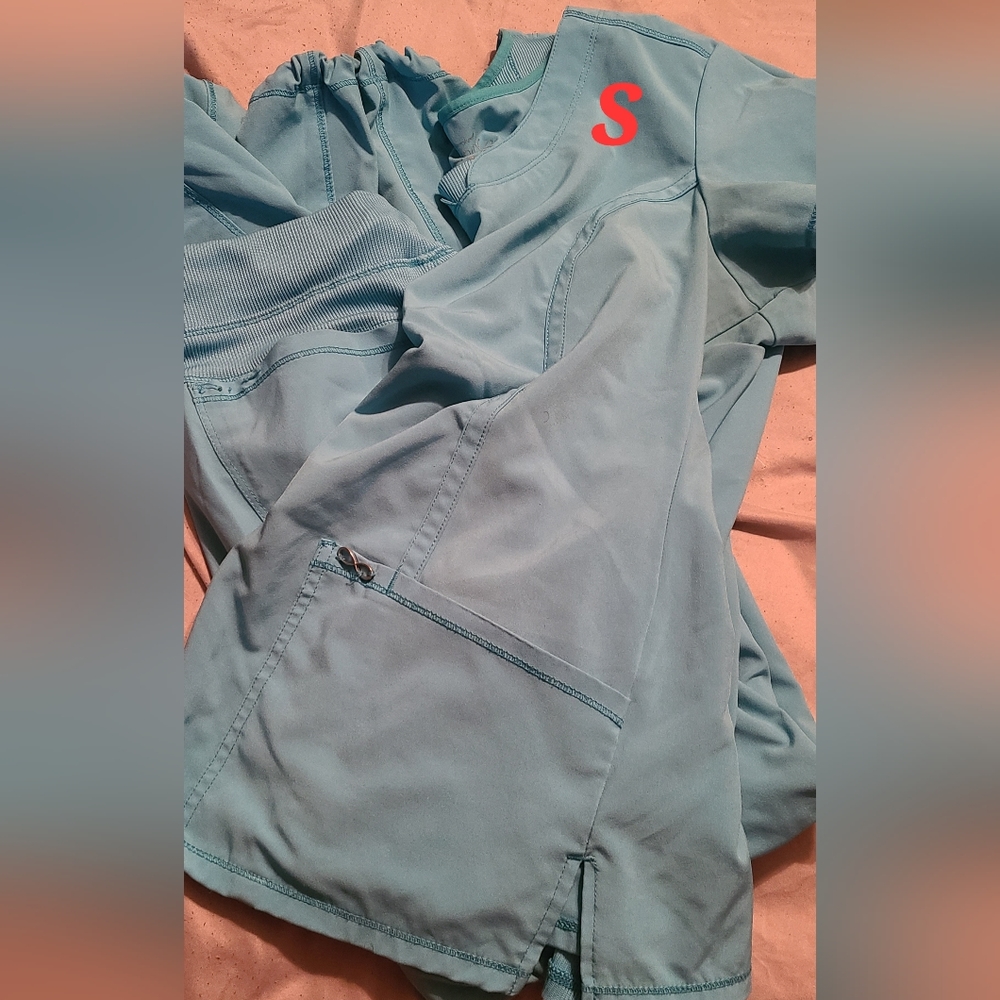 Scrub set